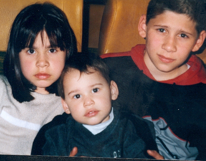 ^^YildiZ^^ Kardesimizin biricik cocuklari Tolga, Merve ve Erhan...Allah yuzunuzdeki gulumsemeyi bozmasin cocuklar...